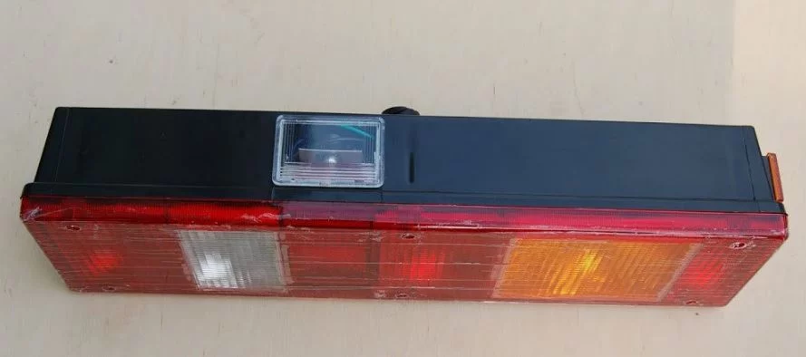 купить Фонарь левый ЕВРО (байонетный разъём по центру)